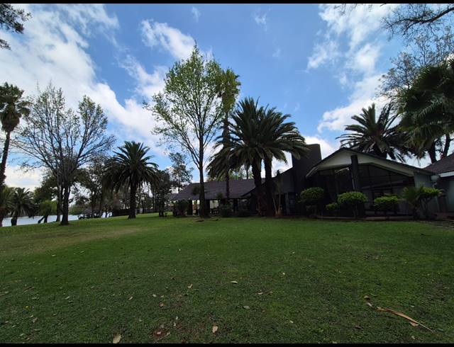 5 BEDROOM HOUSE FOR SALE IN VANWAARTSHOF